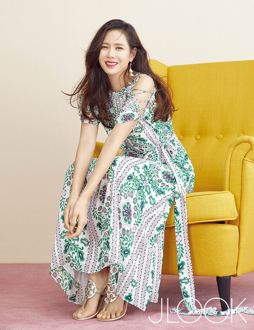 Son Ye Jin Is Ready For Spring In Jlook Couch Kimchi 